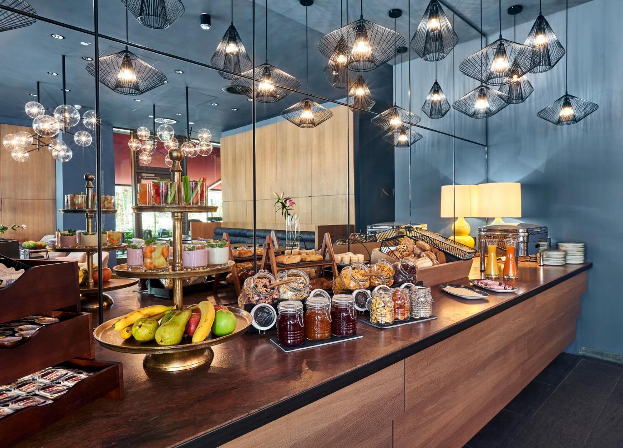 June Six Hotel Berlin City West — Photos 1